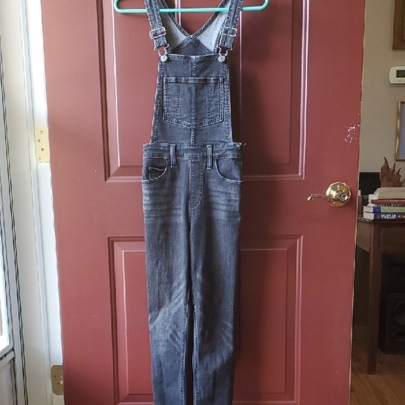 Levi's Premium Black skinny  Overalls with Classic Bib Front and Sturdy Denim - Picture 3 of 15